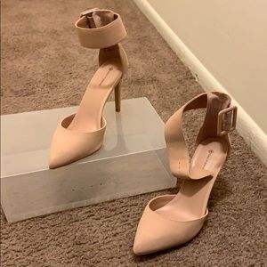 Only worn twice 3 1/2 in heels